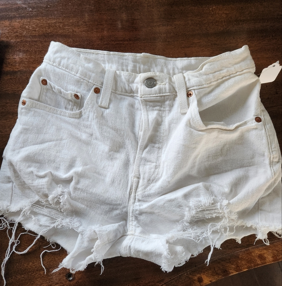 Levi's 501 White distressed shorts, W25, New Without Tags